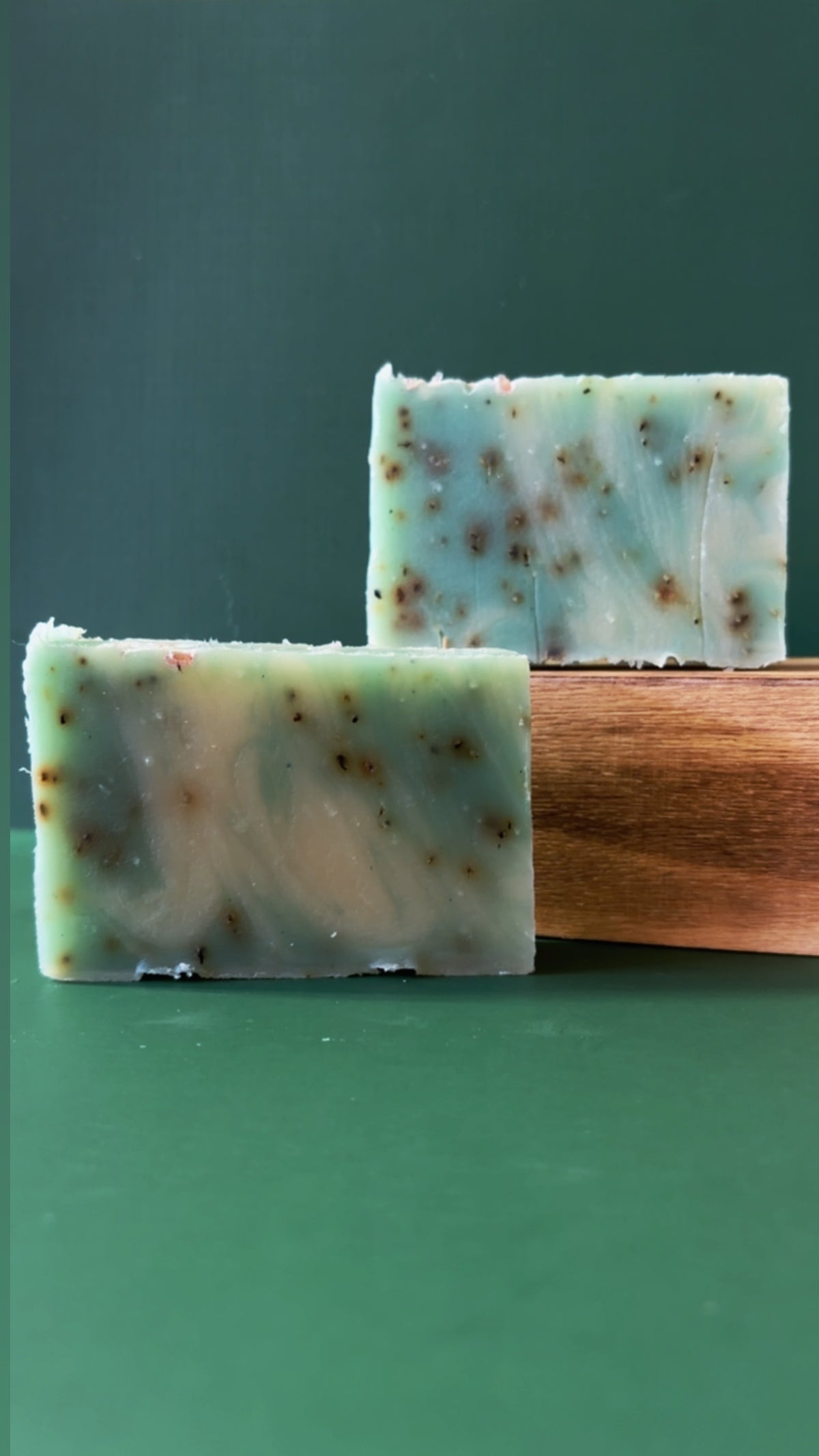 ROSEMARY + MINT
Alchemy of green: rosemary wisdom, mint clarity.