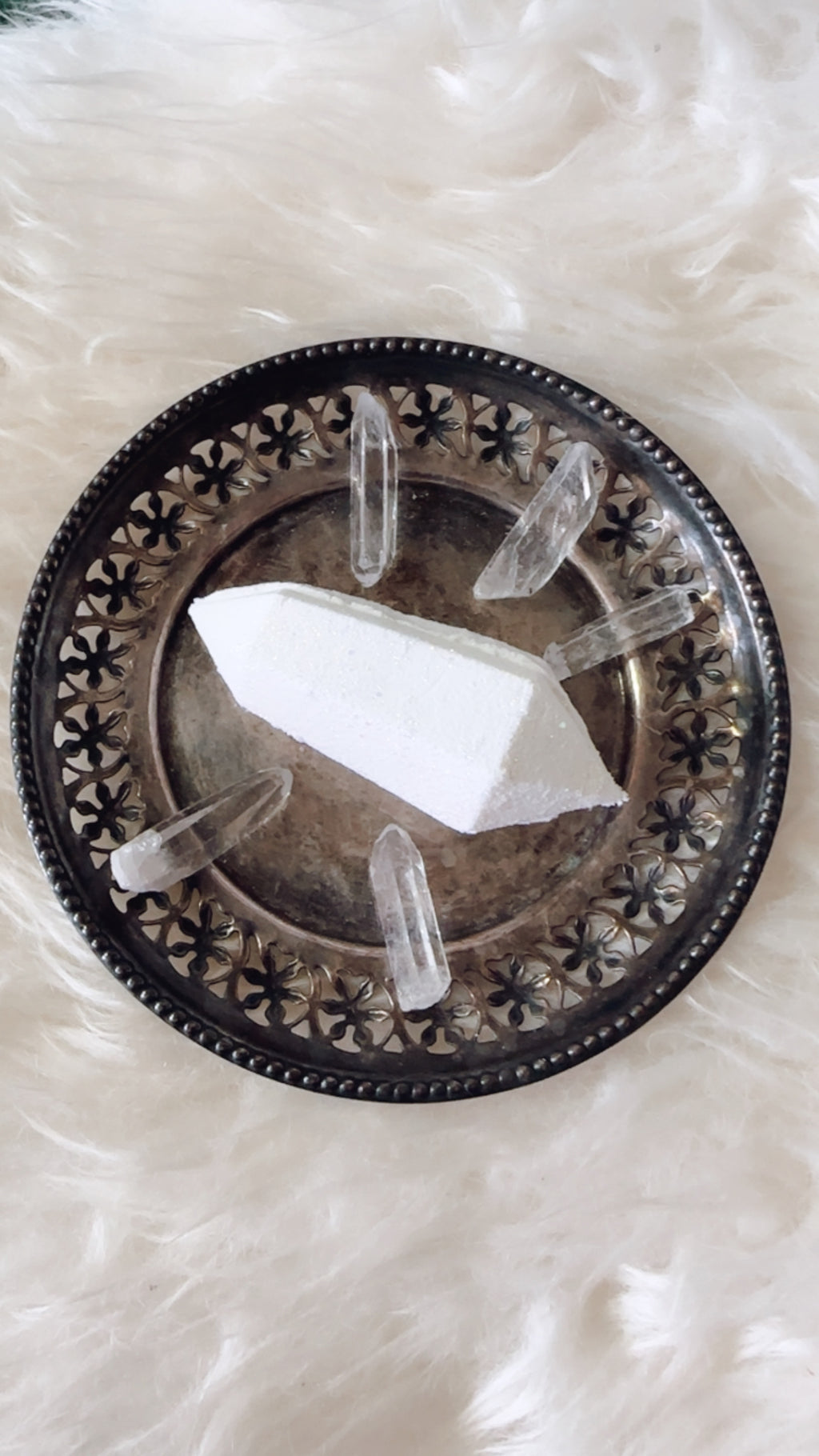 Crystal Waters – Hidden Crystal Bath Bomb Lemongrass Crystal Bath Bomb with Clear Quartz Surprise