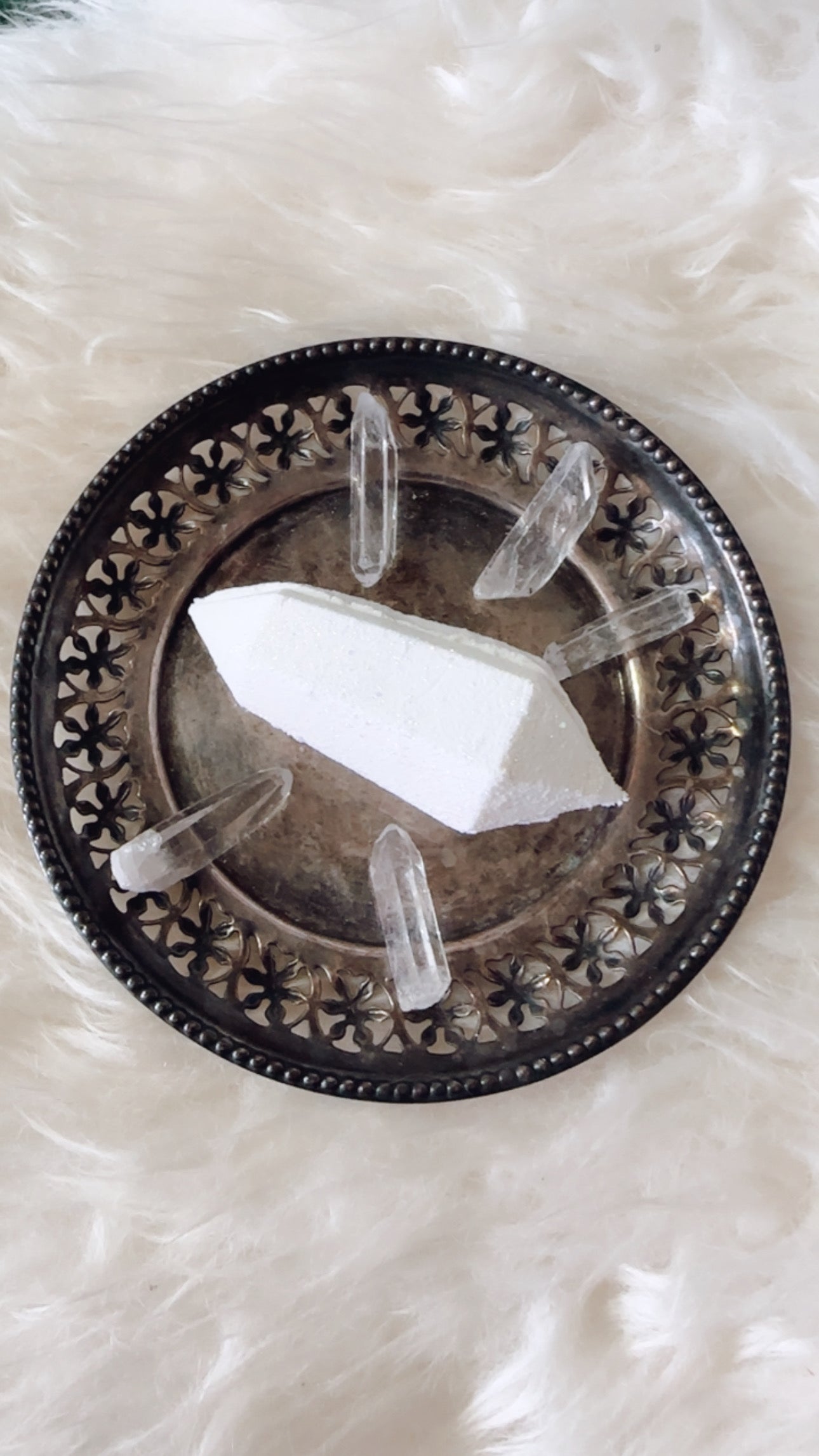 Crystal Waters – Hidden Crystal Bath Bomb Lemongrass Crystal Bath Bomb with Clear Quartz Surprise