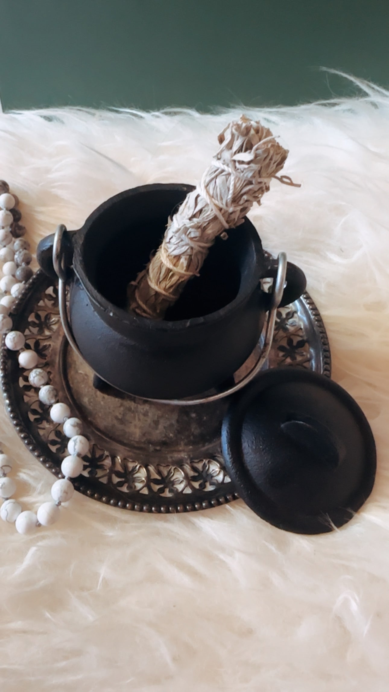 Cast Iron Cauldron with Lid